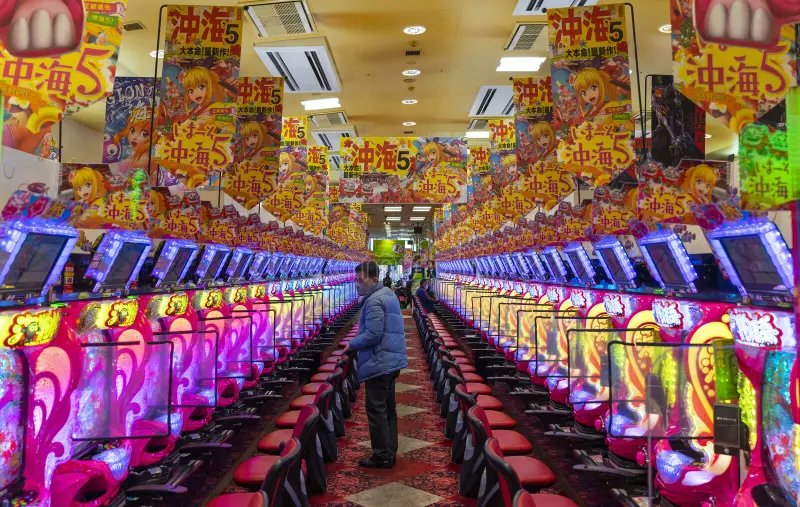 Shinjuku Cosmos Pachinko outside
